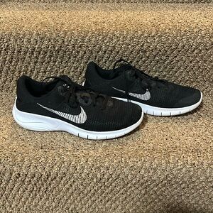Nike black sneakers